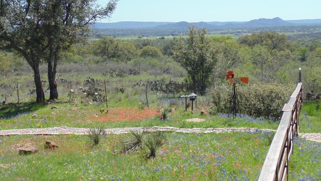 Texas T Bed And Breakfast Llano Esterno foto